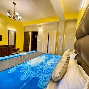 the-royal-moon.shimlahotels.net/