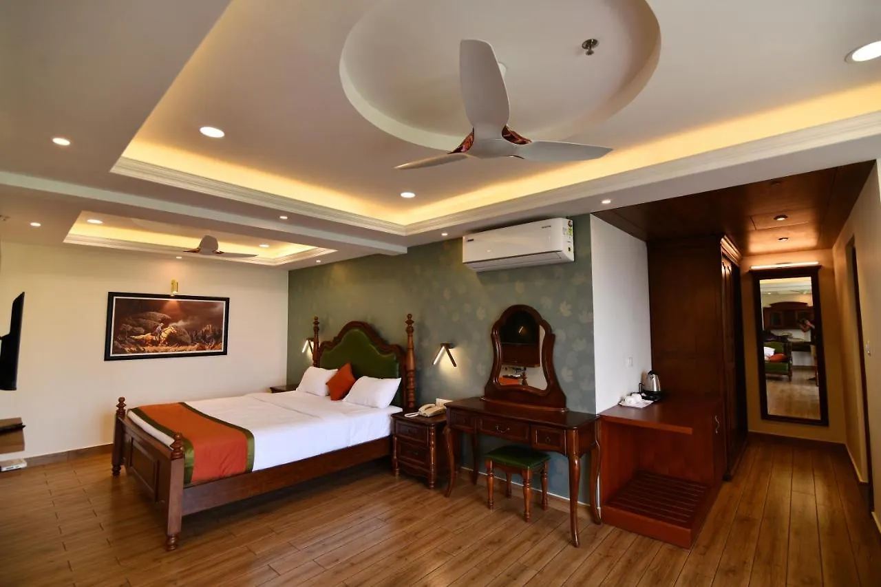British County Resorts Anachal 4*,  India
